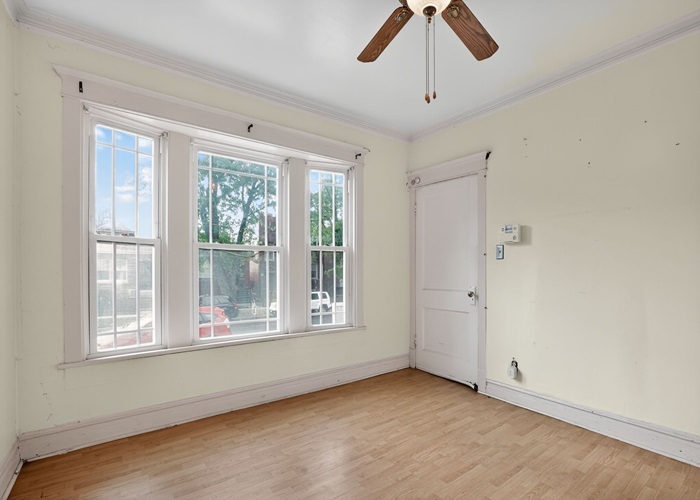 7829 S Champlain Avenue, Chicago, IL 60619