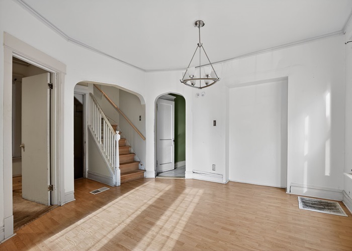 7829 S Champlain Avenue, Chicago, IL 60619