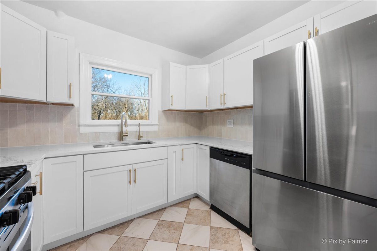 28524 W Main Street, Barrington, IL 60010