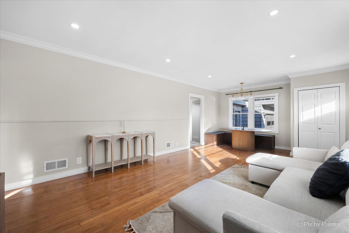 28524 W Main Street, Barrington, IL 60010