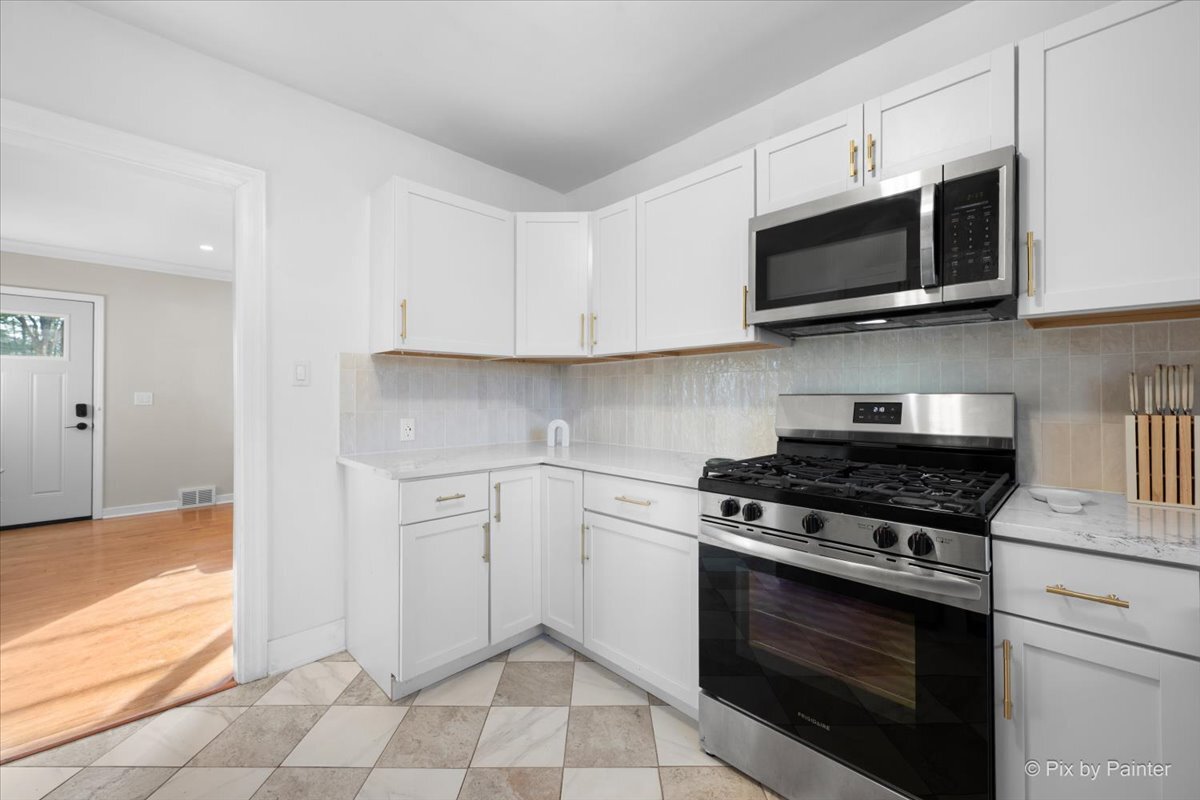 28524 W Main Street, Barrington, IL 60010