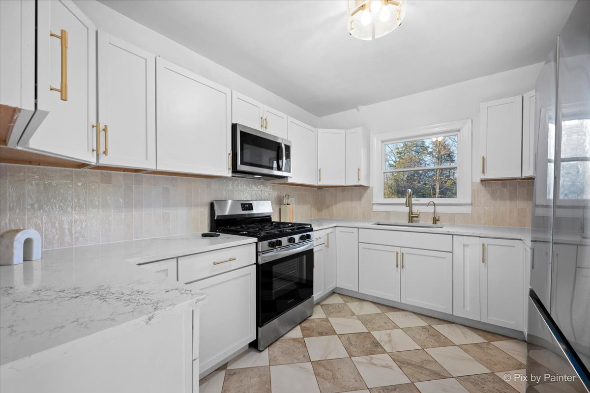 28524 W Main Street, Barrington, IL 60010