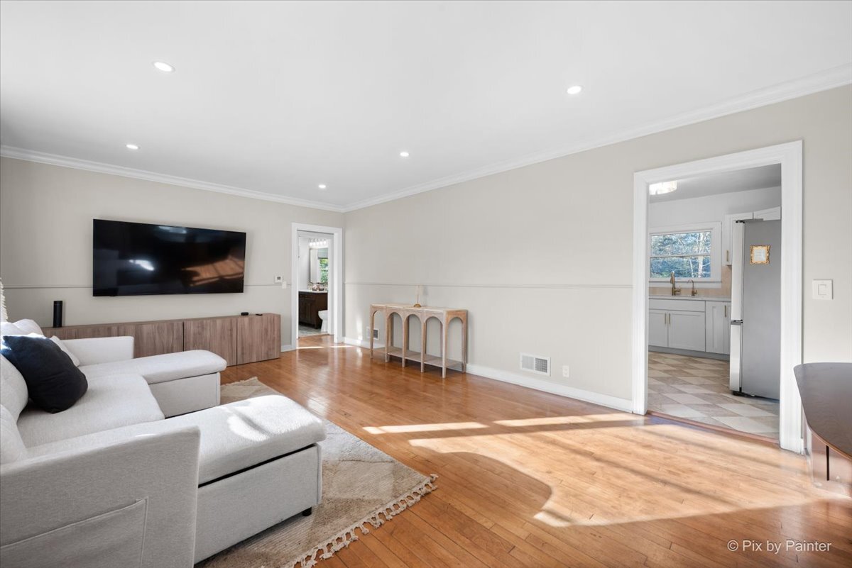 28524 W Main Street, Barrington, IL 60010