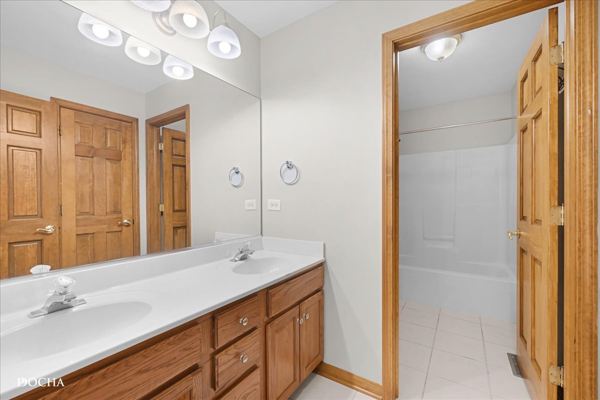 842 Heartland Drive, Yorkville, IL 60560