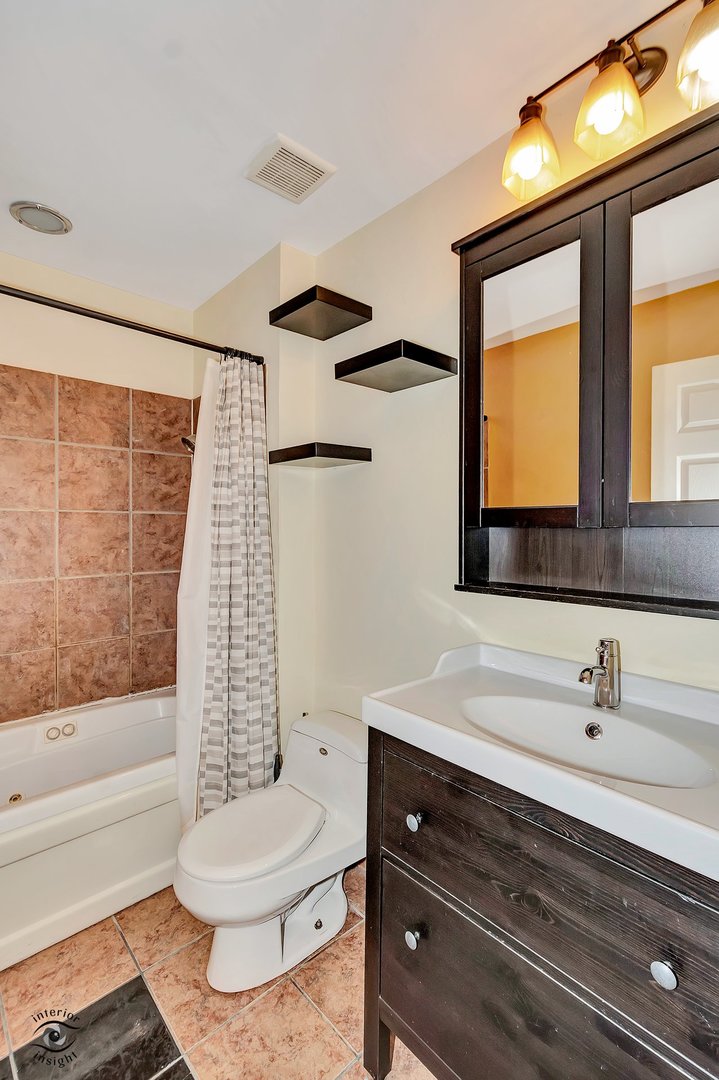 6 Fernwood Drive #6D, Bolingbrook, IL 60440