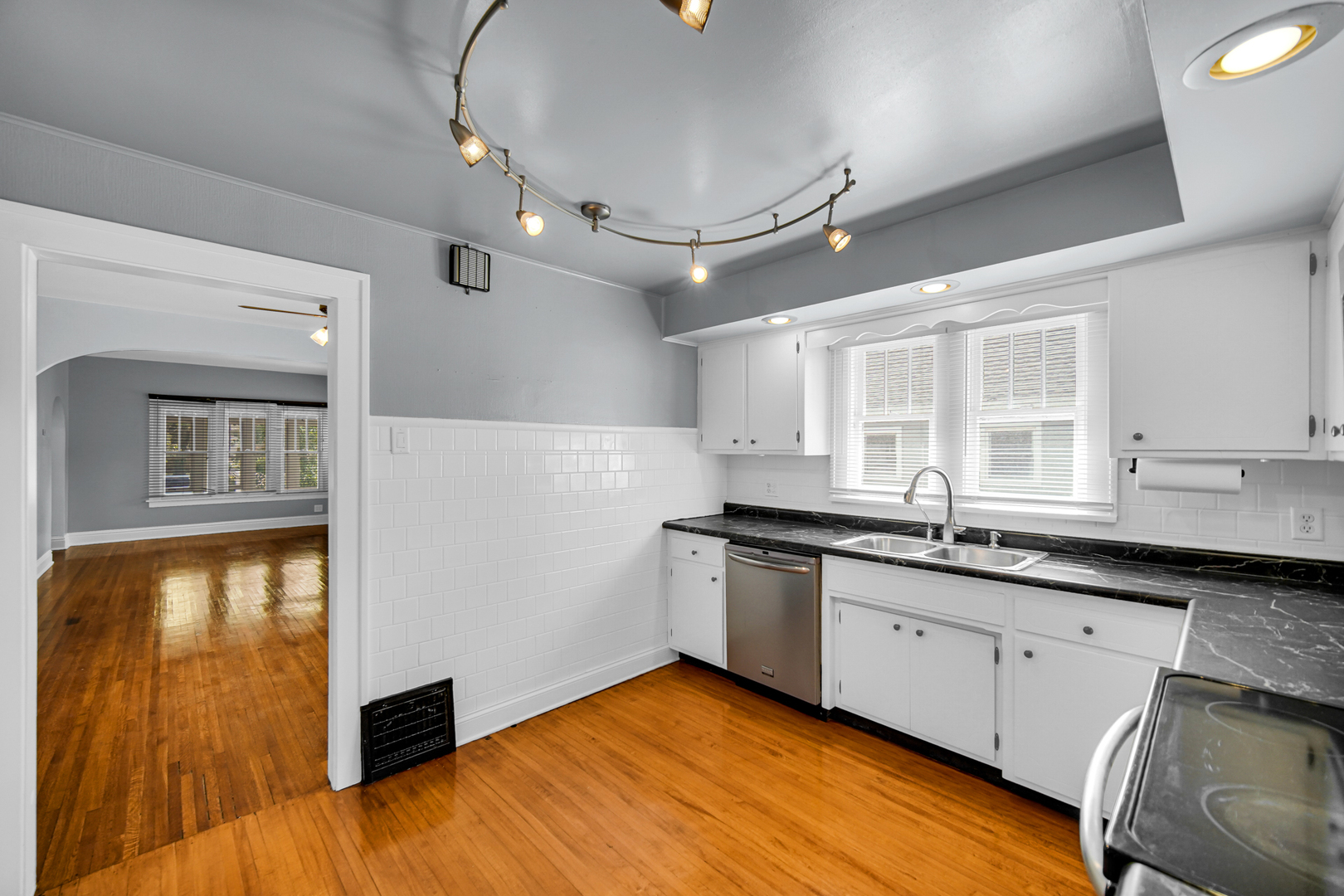 609 Cowles Avenue, Joliet, IL 60435