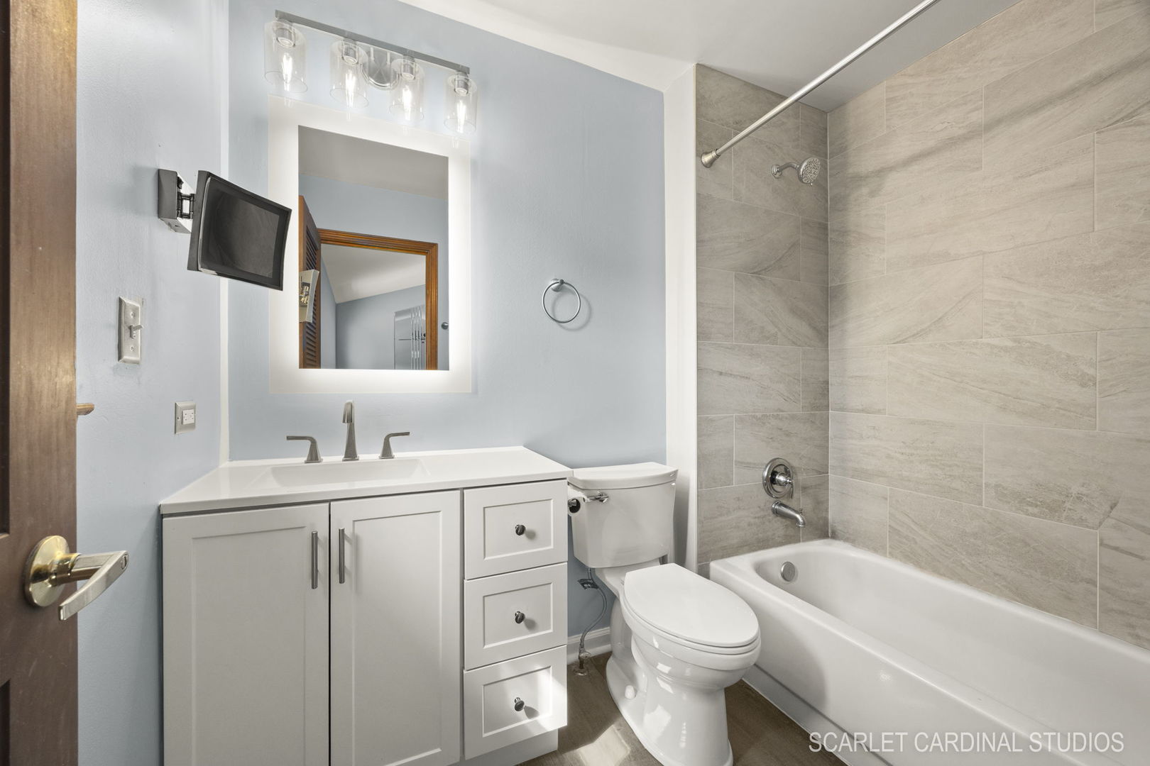 584 Beaconsfield Avenue, Naperville, IL 60565