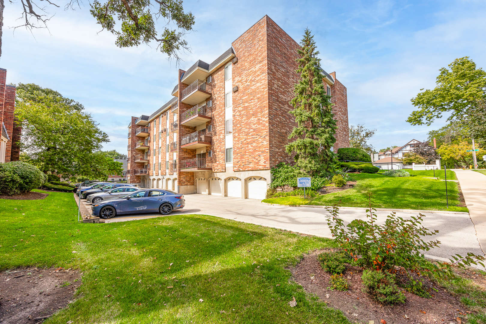 4900 Forest Avenue #308, Downers Grove, IL 60515