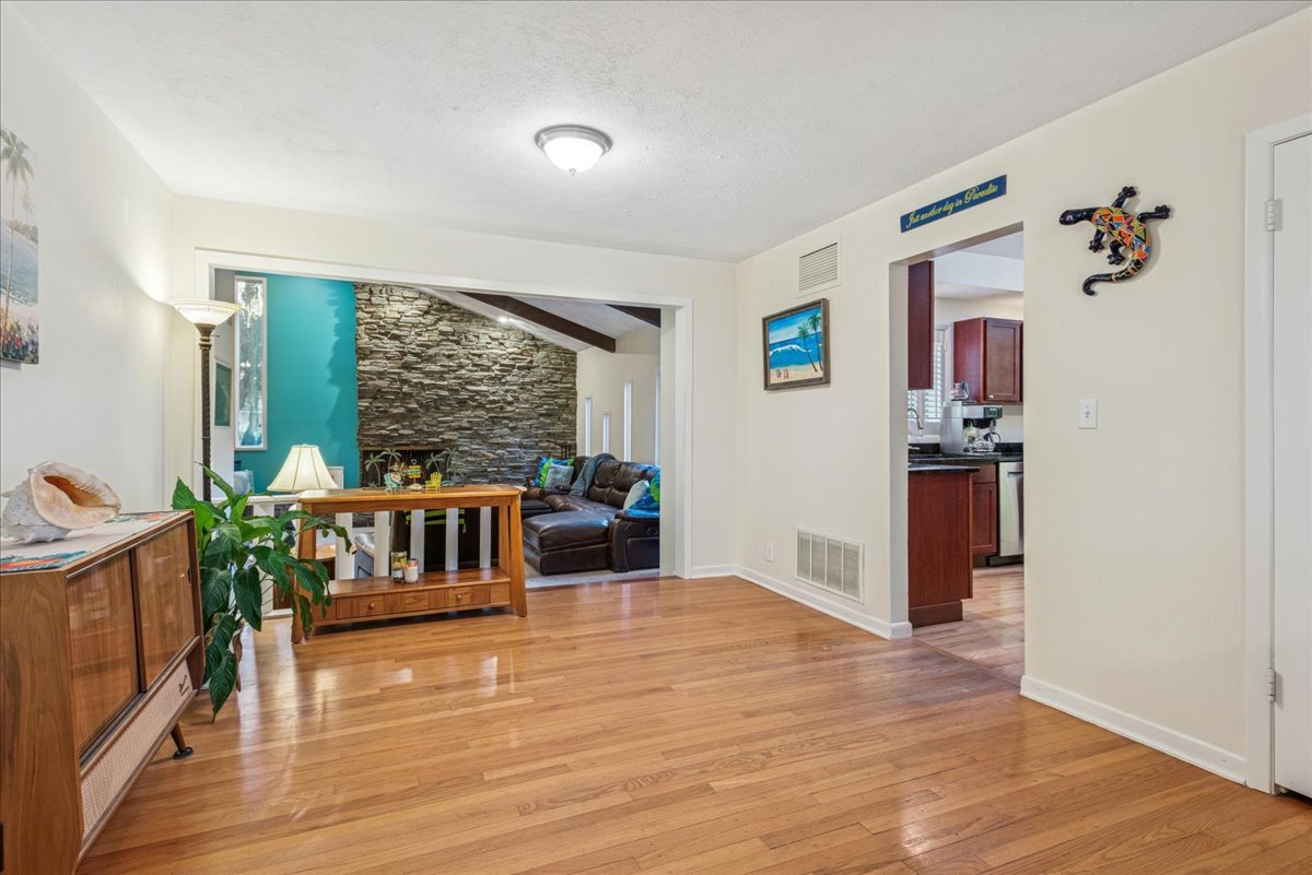 512 S Busse Road, Mount Prospect, IL 60056