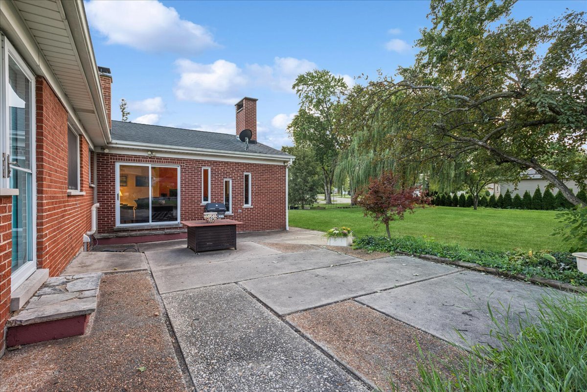 512 S Busse Road, Mount Prospect, IL 60056