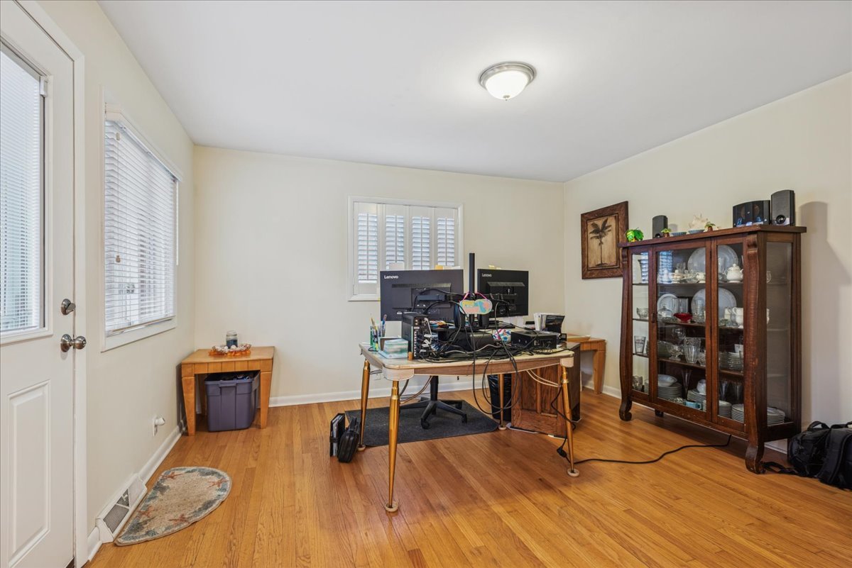 512 S Busse Road, Mount Prospect, IL 60056