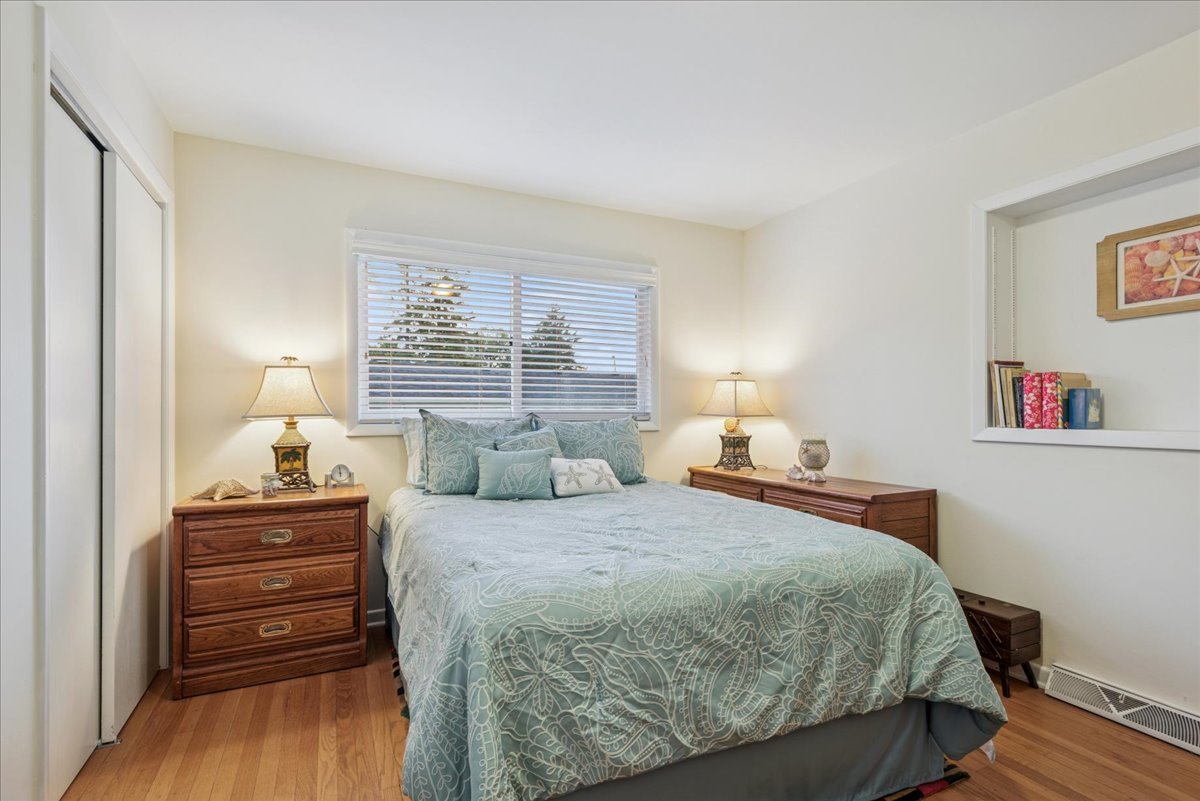 512 S Busse Road, Mount Prospect, IL 60056