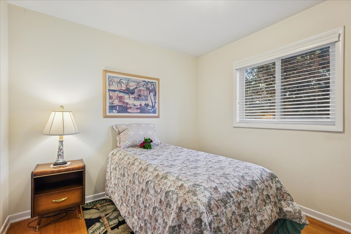 512 S Busse Road, Mount Prospect, IL 60056