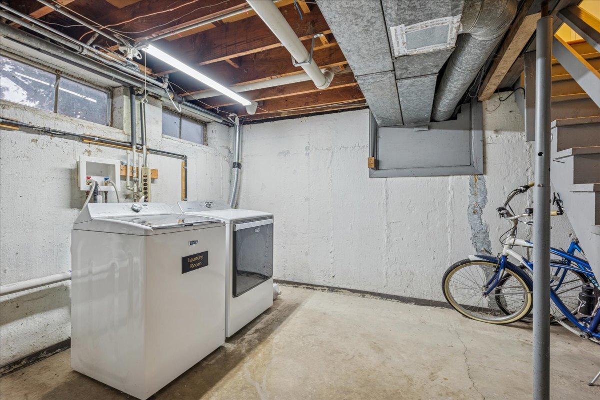 512 S Busse Road, Mount Prospect, IL 60056