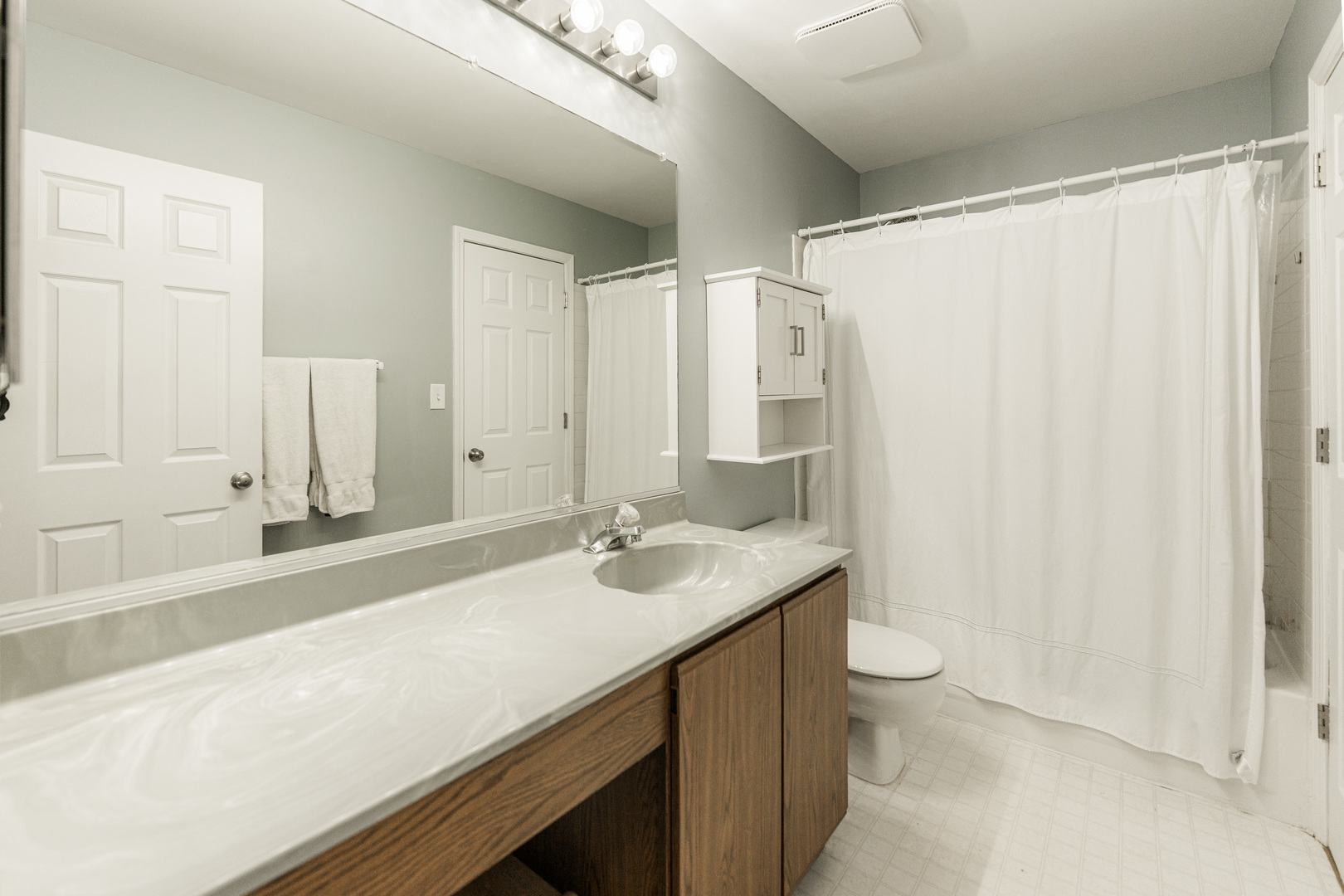 947 Aspen Drive, Lombard, IL 60148