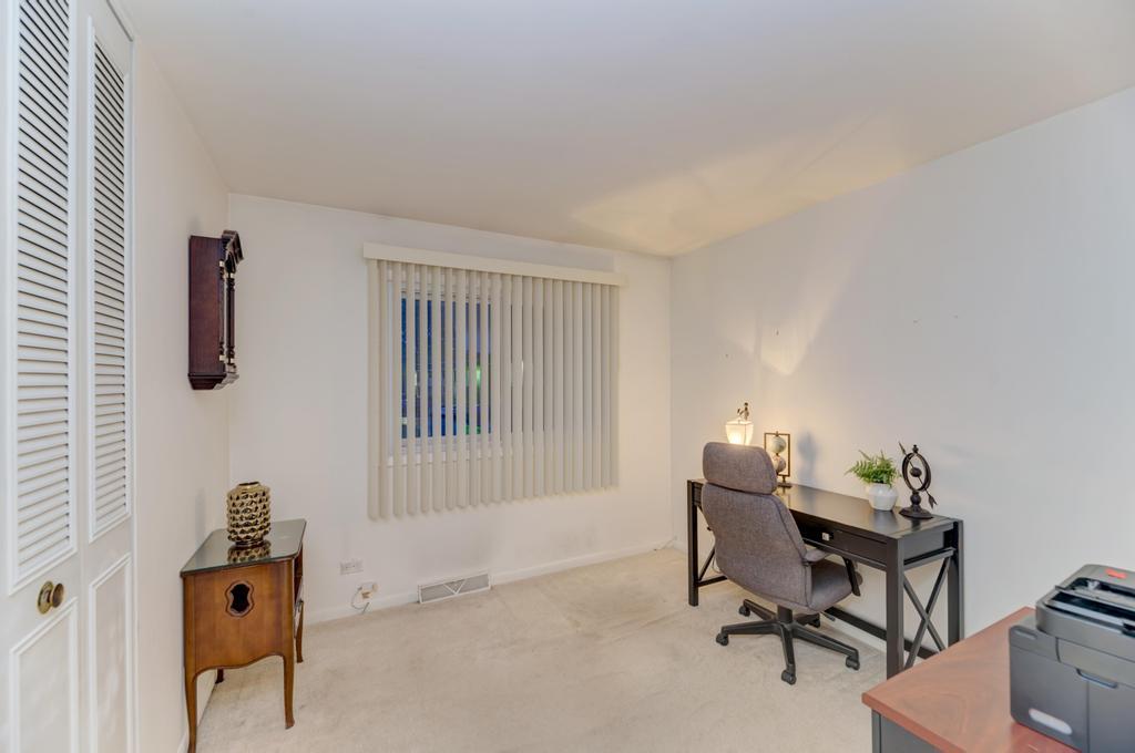 2801 Mitchell Drive, Woodridge, IL 60517