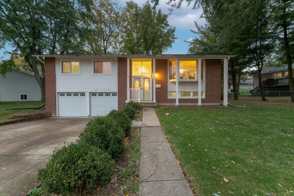2801 Mitchell Drive, Woodridge, IL 60517