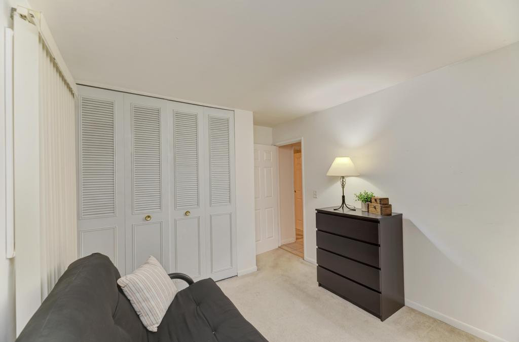 2801 Mitchell Drive, Woodridge, IL 60517