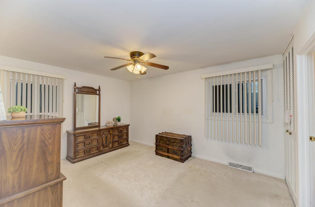 2801 Mitchell Drive, Woodridge, IL 60517