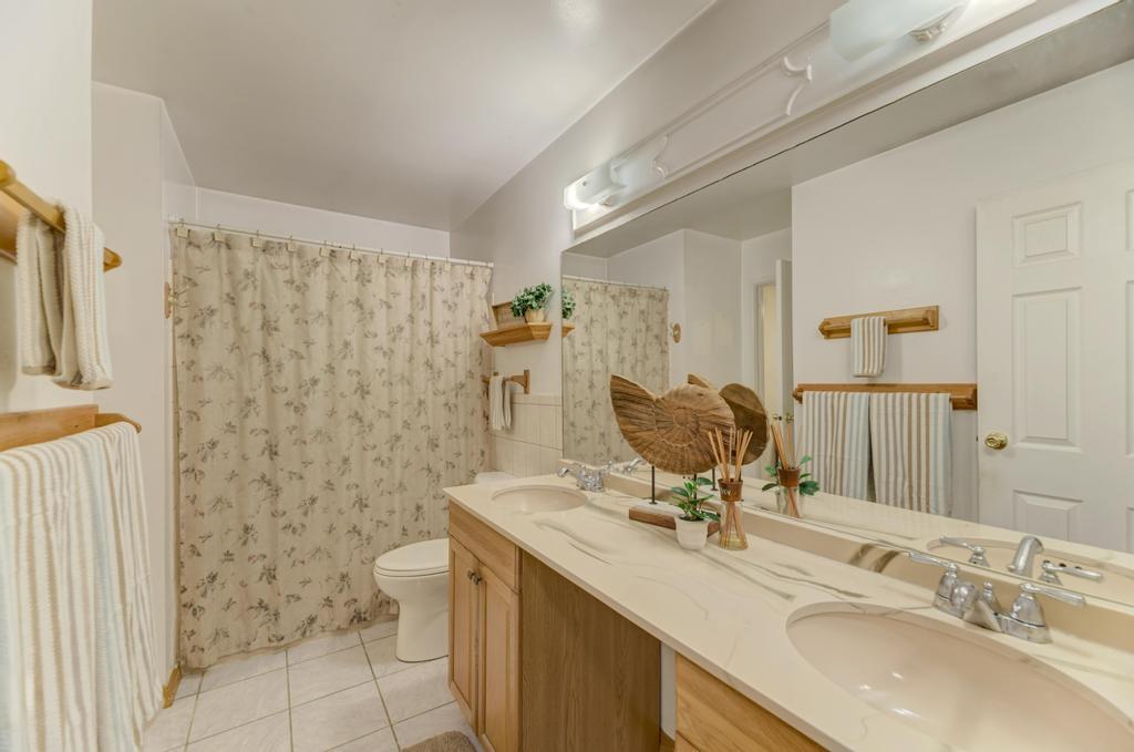 2801 Mitchell Drive, Woodridge, IL 60517