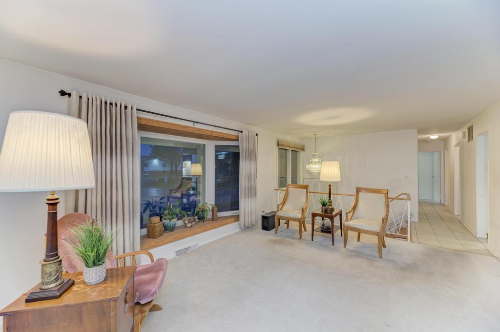 2801 Mitchell Drive, Woodridge, IL 60517