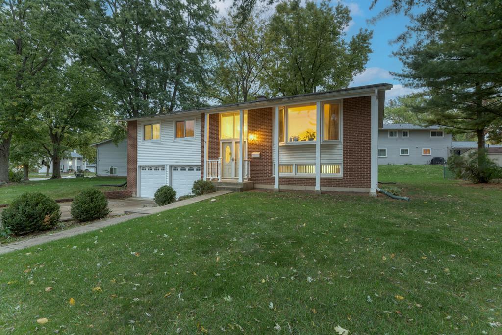 2801 Mitchell Drive, Woodridge, IL 60517
