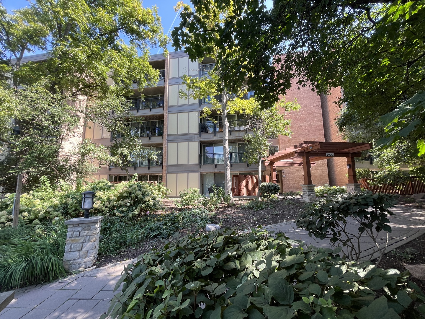 5900 Oakwood Drive #5L, Lisle, IL 60532