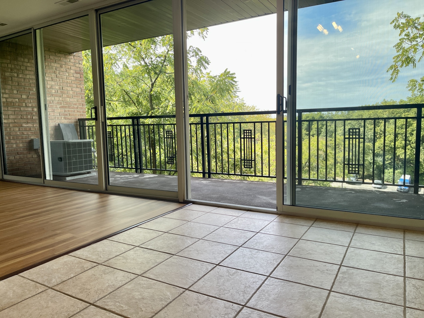 5900 Oakwood Drive #5L, Lisle, IL 60532