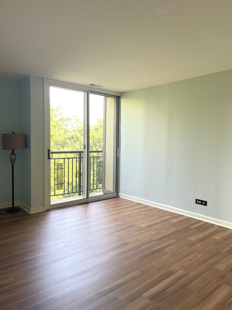 5900 Oakwood Drive #5L, Lisle, IL 60532