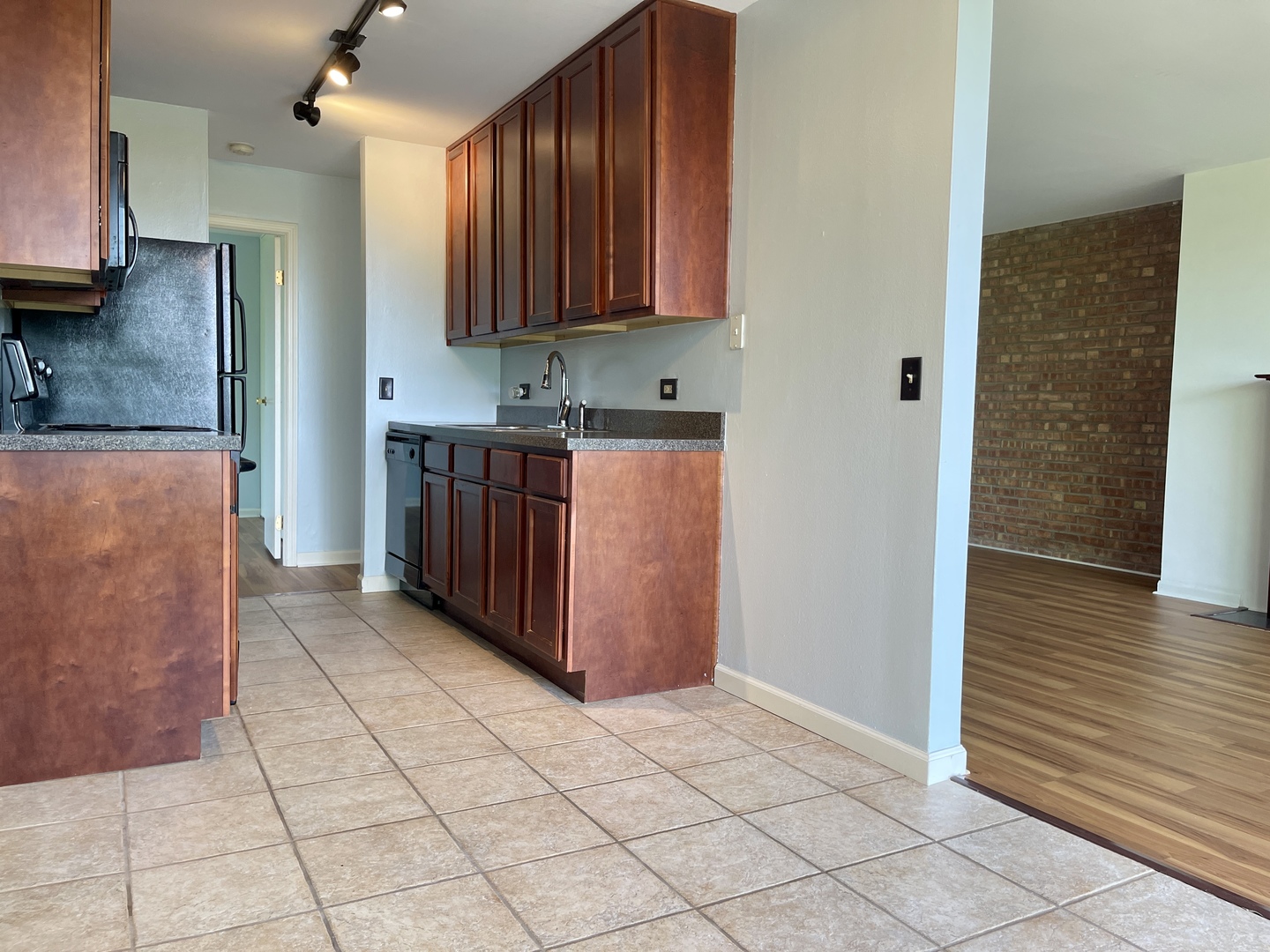 5900 Oakwood Drive #5L, Lisle, IL 60532