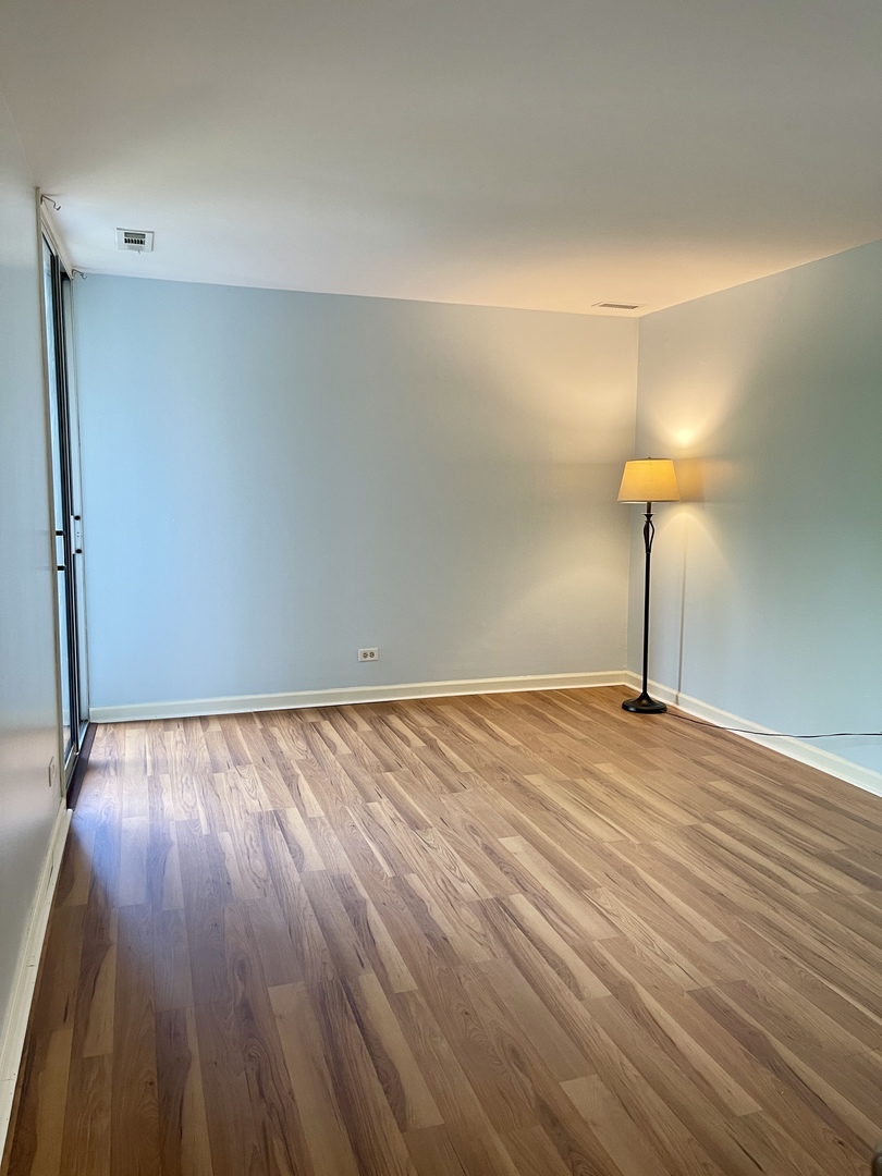 5900 Oakwood Drive #5L, Lisle, IL 60532