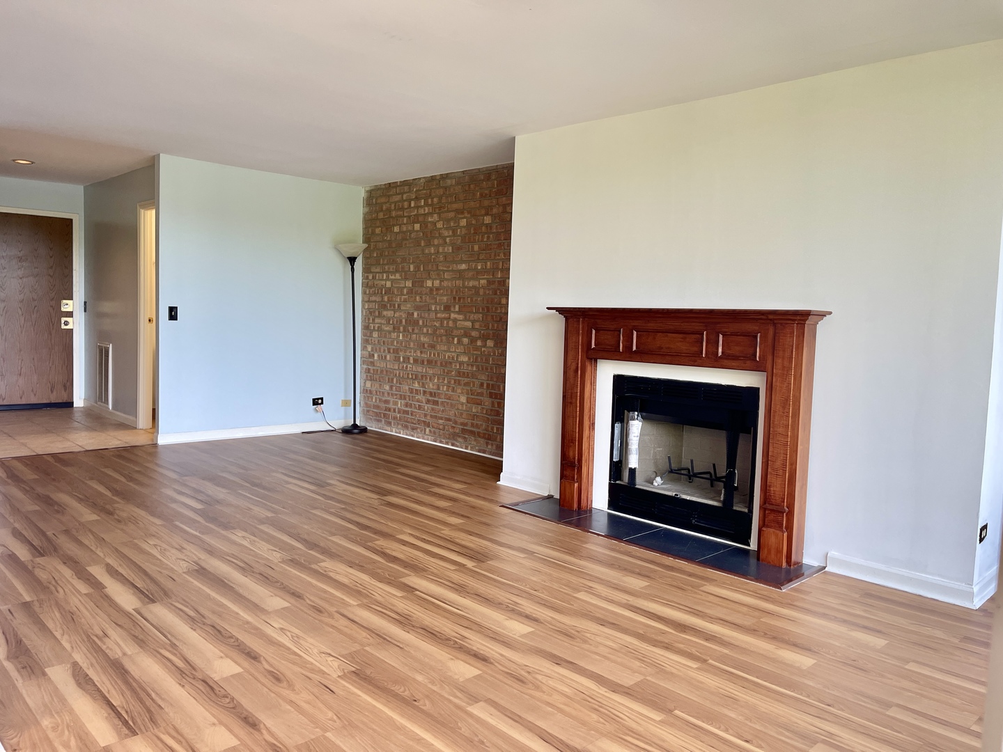 5900 Oakwood Drive #5L, Lisle, IL 60532