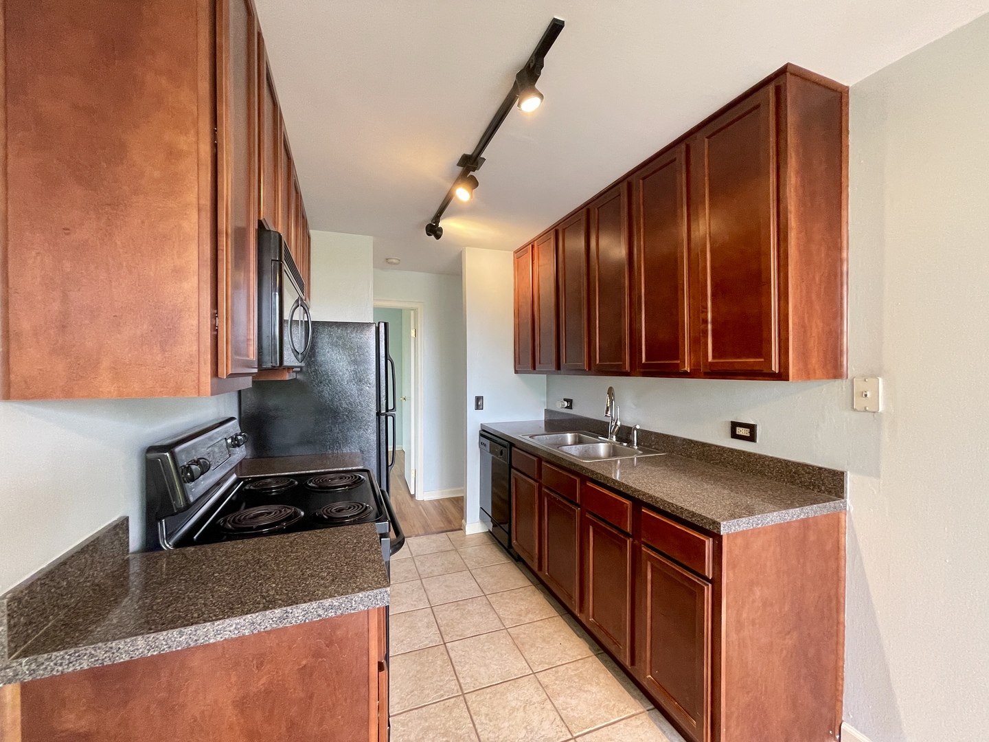 5900 Oakwood Drive #5L, Lisle, IL 60532