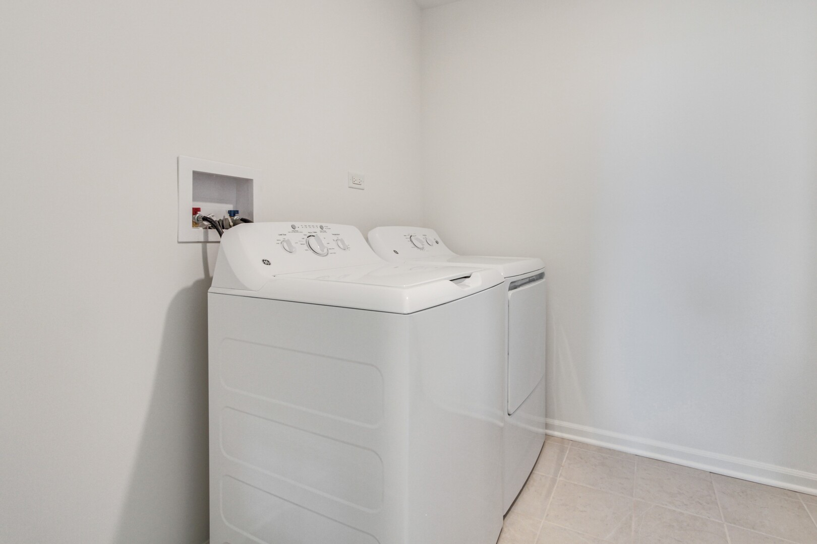 1886 Fulton Street, Woodridge, IL 60517