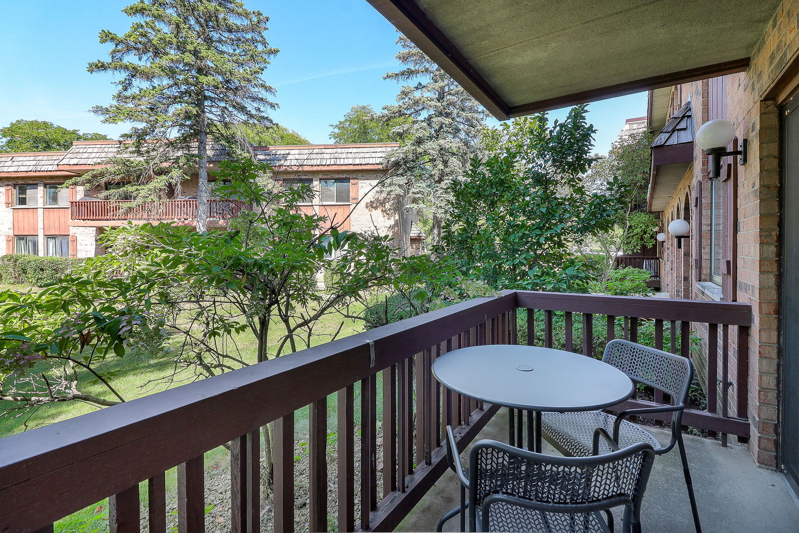 8000 Woodglen Lane #101, Downers Grove, IL 60516