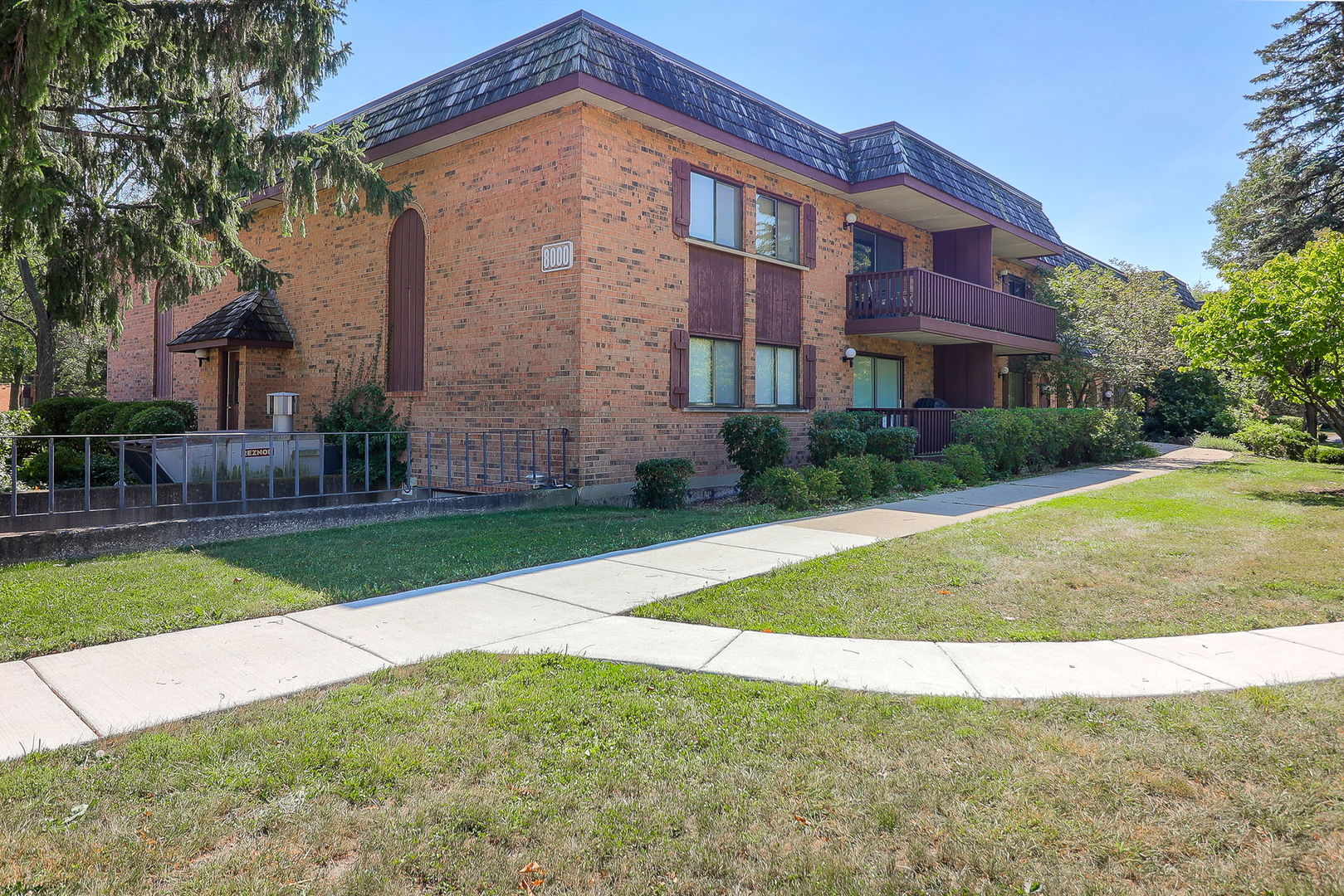 8000 Woodglen Lane #101, Downers Grove, IL 60516