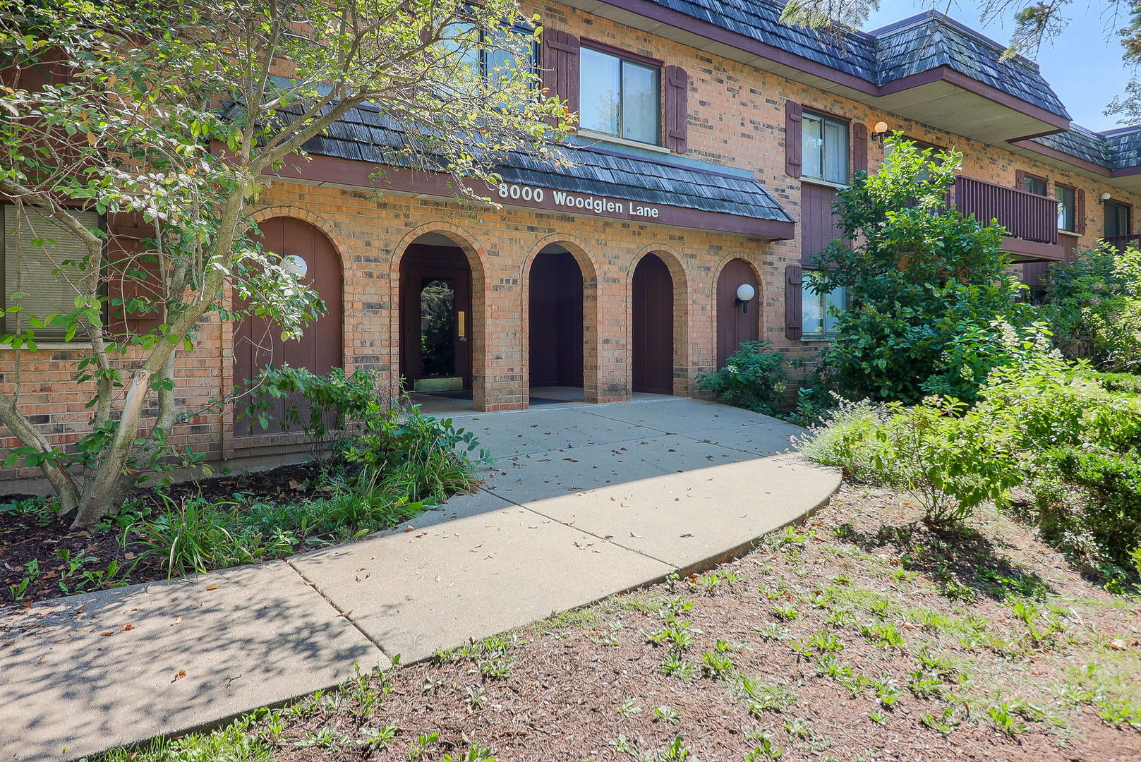 8000 Woodglen Lane #101, Downers Grove, IL 60516