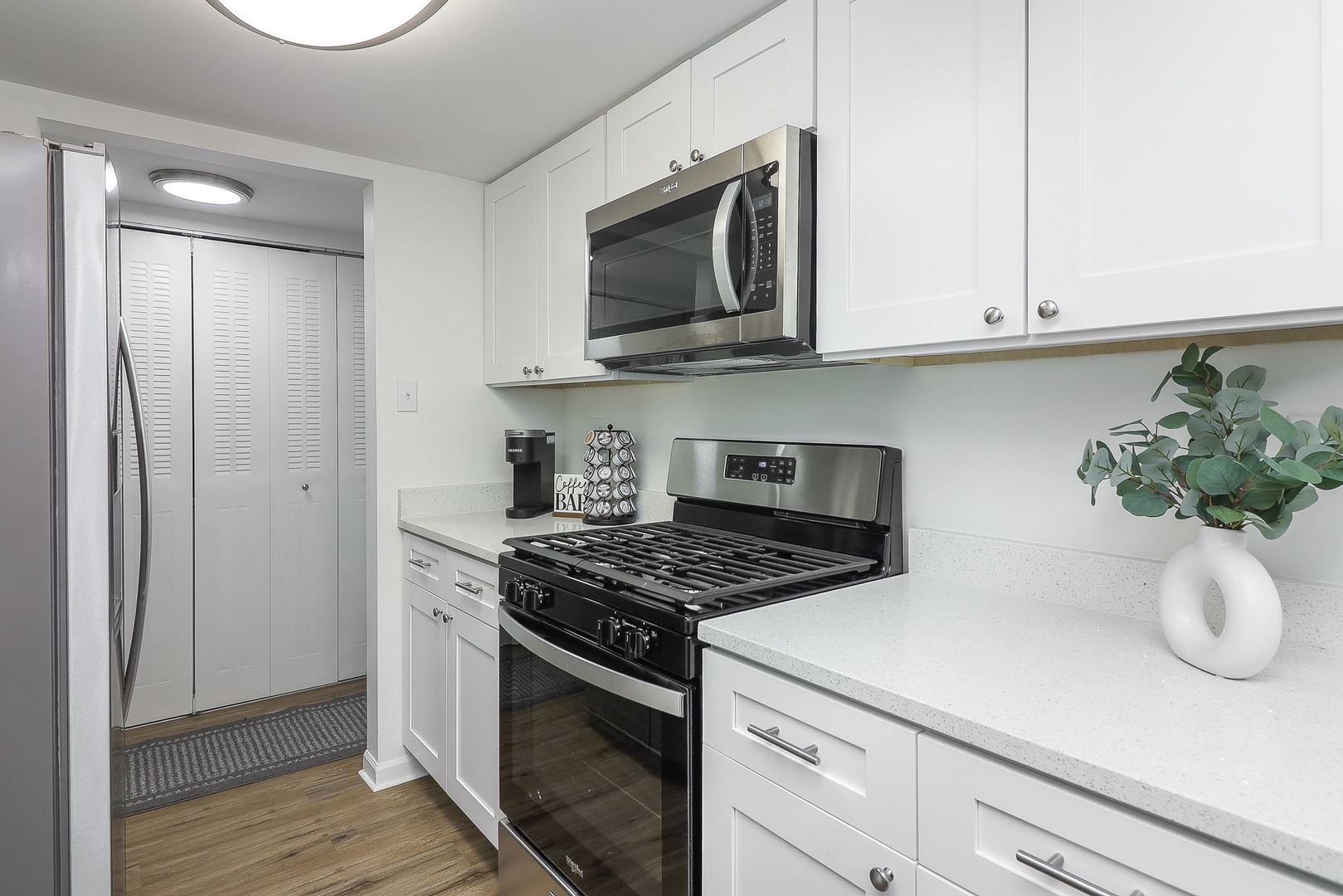 8000 Woodglen Lane #101, Downers Grove, IL 60516