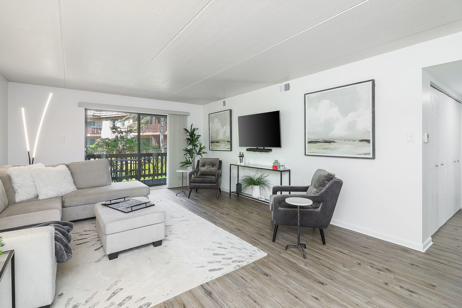 8000 Woodglen Lane #101, Downers Grove, IL 60516