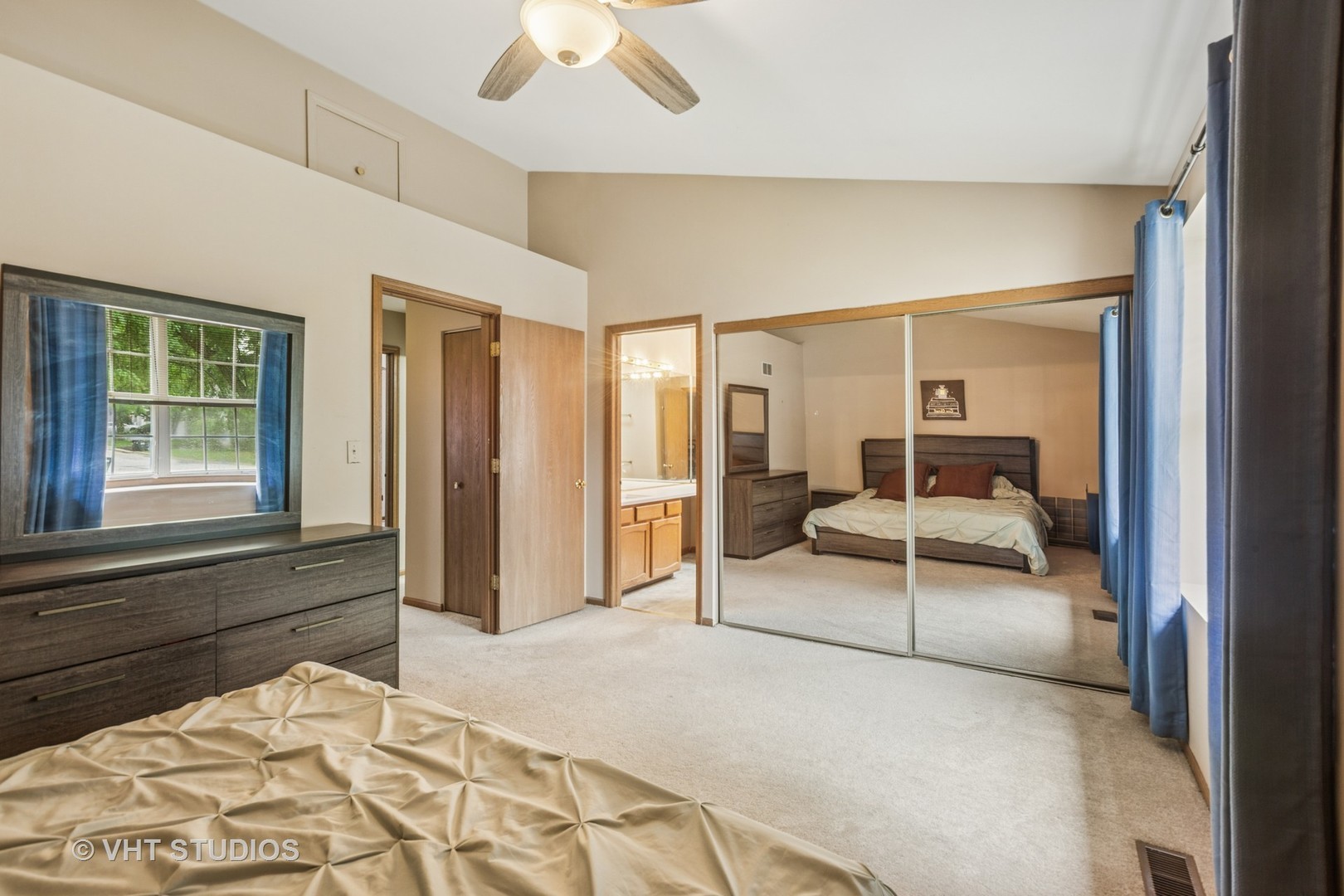 1539 Apple Grove Lane, Westmont, IL 60559