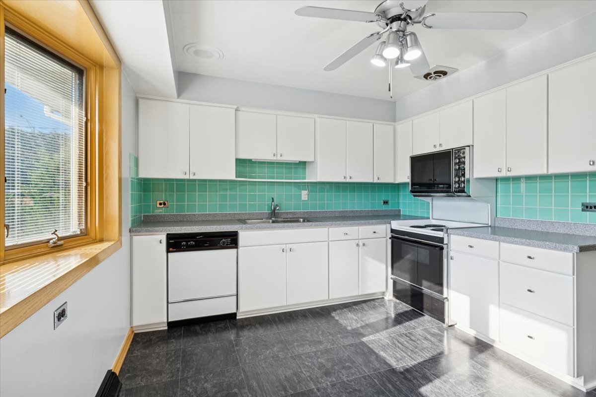 4456 N Forestview Avenue, Chicago, IL 60656