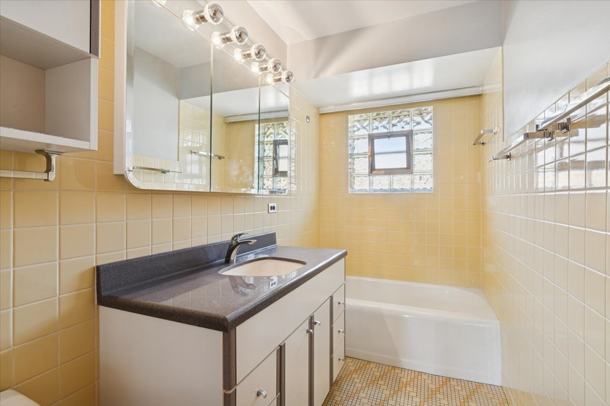 4456 N Forestview Avenue, Chicago, IL 60656