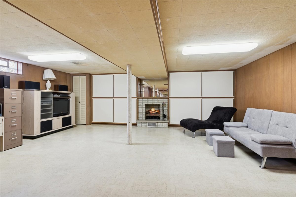 4456 N Forestview Avenue, Chicago, IL 60656