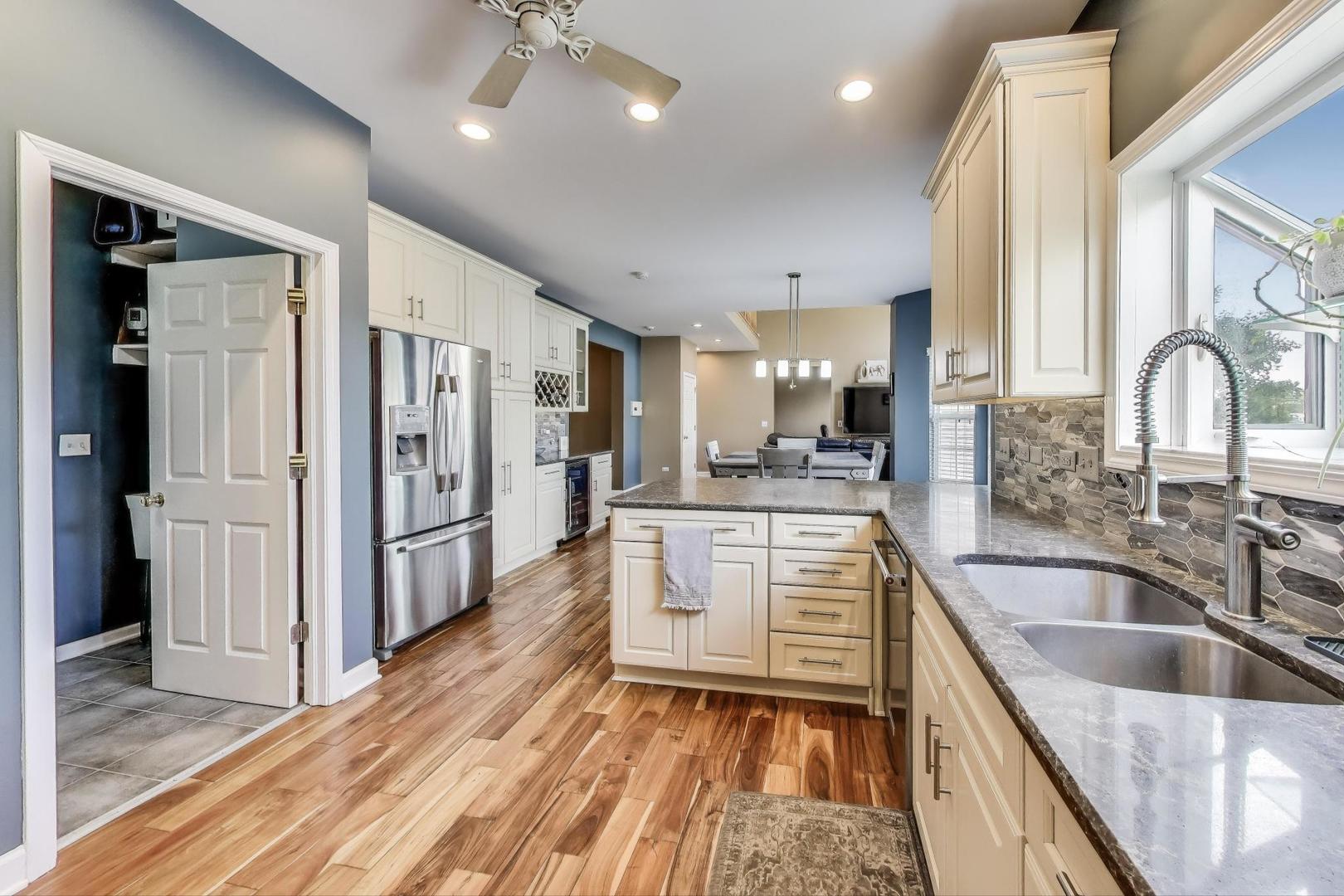 17119 W Prairieview Lane, Gurnee, IL 60031