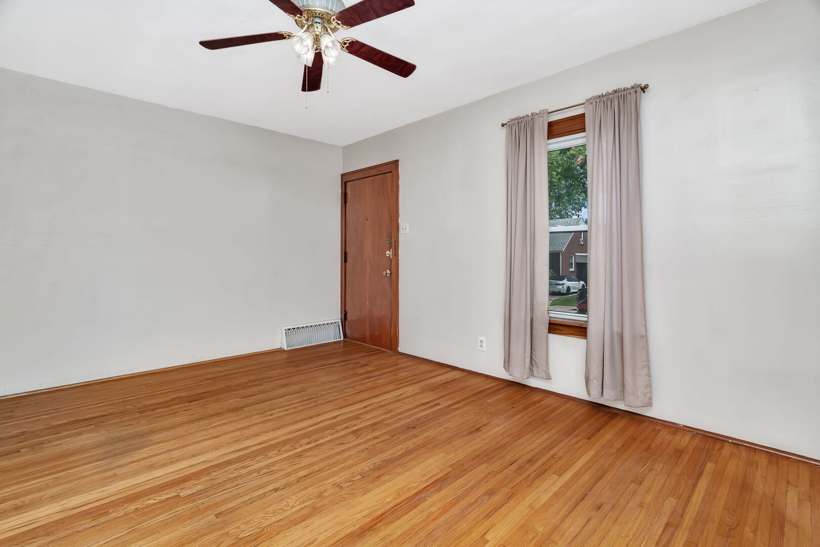 1811 Highland Avenue, Crest Hill, IL 60403