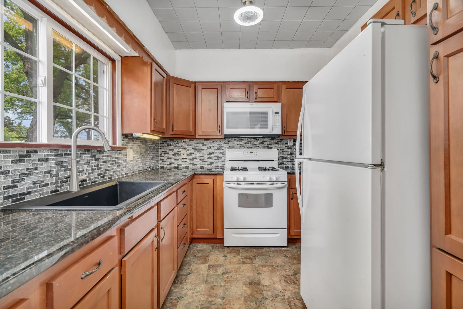 1811 Highland Avenue, Crest Hill, IL 60403