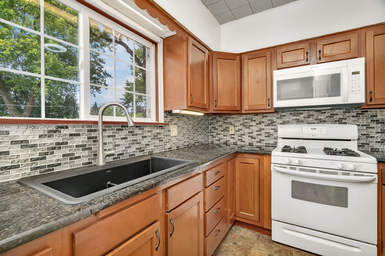 1811 Highland Avenue, Crest Hill, IL 60403