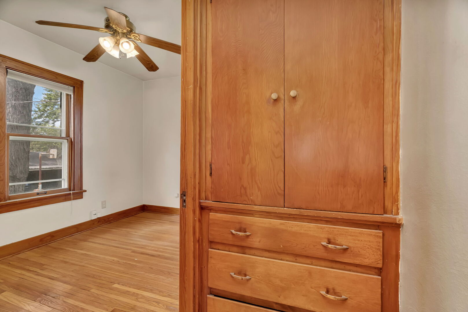 1811 Highland Avenue, Crest Hill, IL 60403