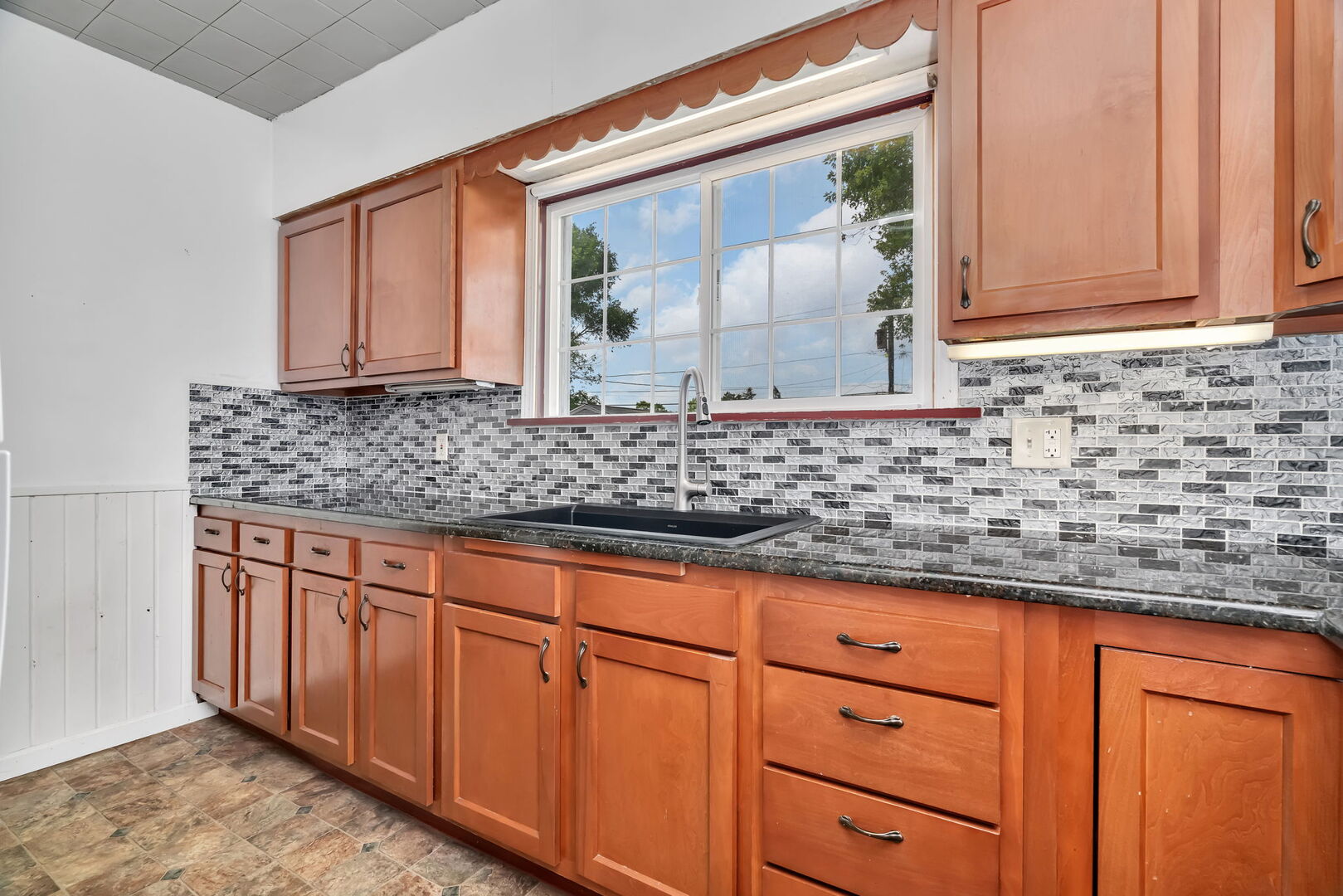 1811 Highland Avenue, Crest Hill, IL 60403