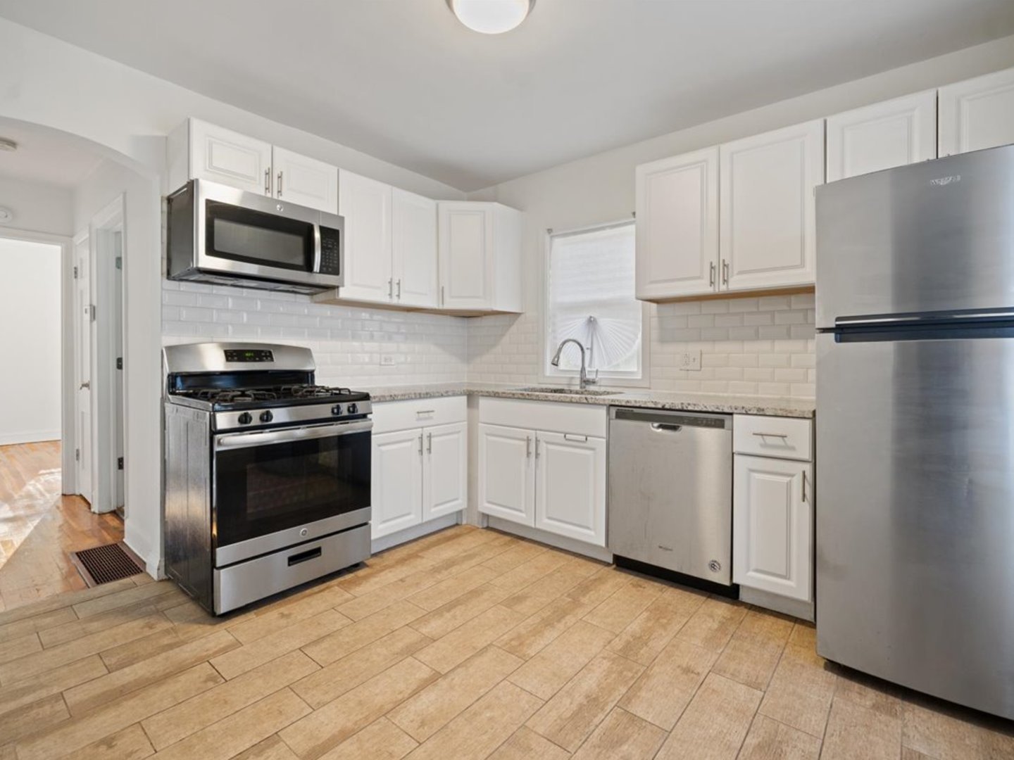 18101 Wildwood Avenue, Lansing, IL 60438
